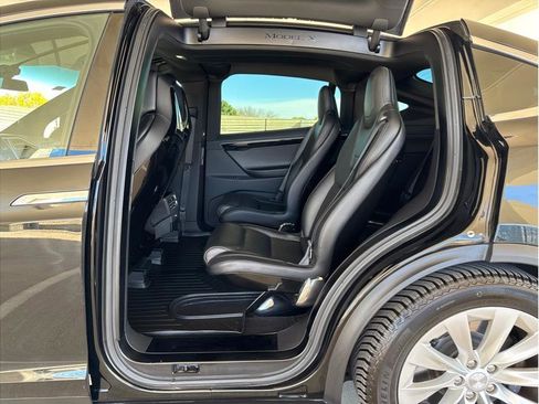 Used 2016 Tesla Model X 90D image 11