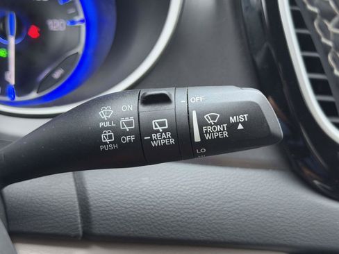 Used 2023 Chrysler Pacifica Touring-L FWD image 25