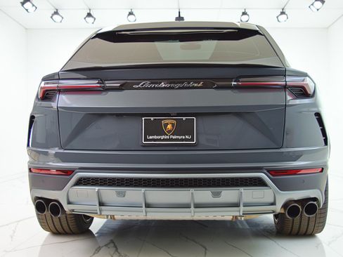 Used 2022 Lamborghini Urus AWD/4WD image 8