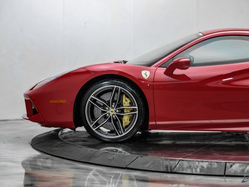Used 2017 Ferrari 488 GTB RWD image 9