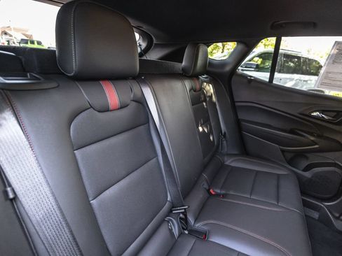 Used 2025 Chevrolet Trax RS w/ Sunroof Package FWD image 32