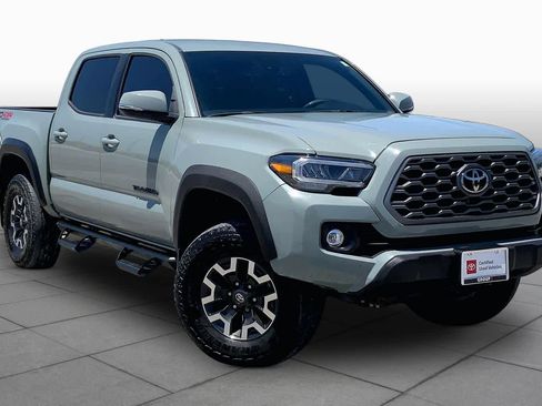 Used 2023 Toyota Tacoma TRD Off-Road w/ Technology Package AWD/4WD image 3