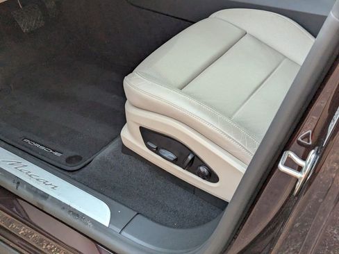 Certified 2025 Porsche Macan Electric image 20