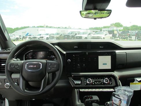 New 2026 GMC Sierra 1500 AT4 w/ AT4 Premium Package AWD/4WD image 18