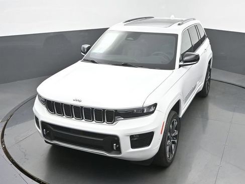 Used 2023 Jeep Grand Cherokee Overland AWD/4WD image 38