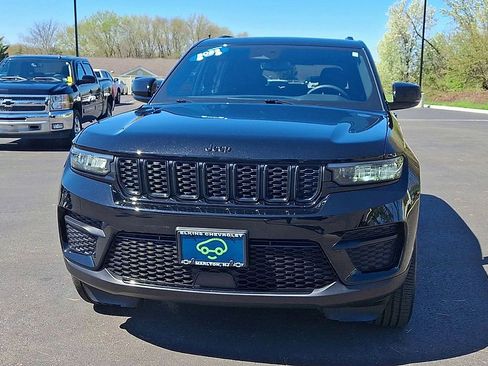 Used 2023 Jeep Grand Cherokee Altitude AWD/4WD image 6