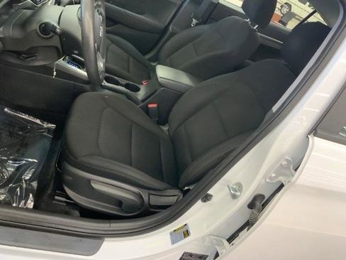 Used 2019 Hyundai Elantra SE w/ Cargo Package FWD image 8