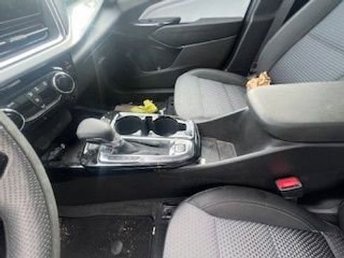 Used 2025 Chevrolet Trax LT image 8