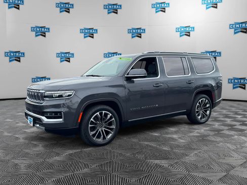 Used 2022 Jeep Grand Wagoneer Series III w/ Rear Seat Video Group 1 image 2