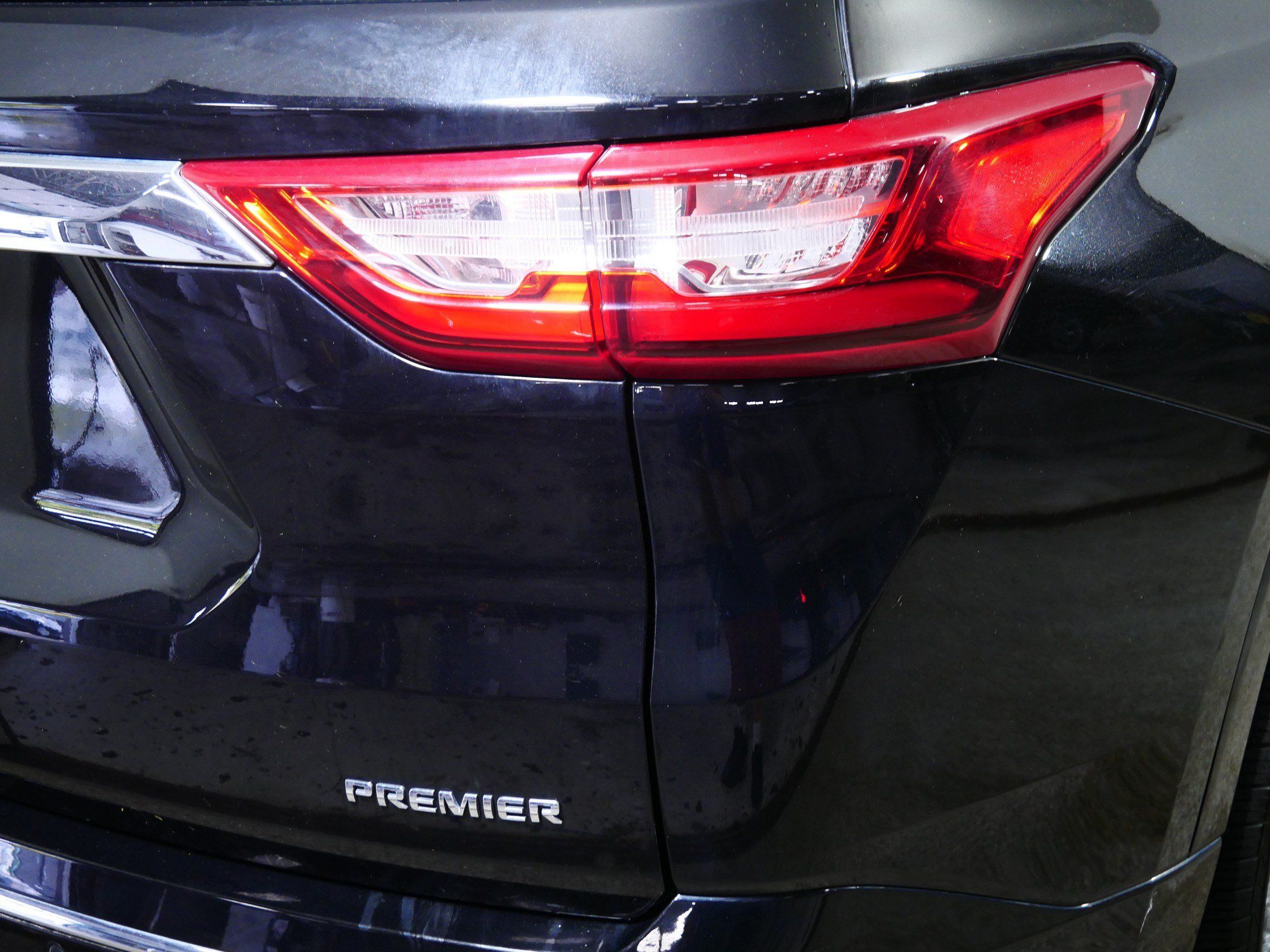 Used 2019 Chevrolet Traverse Premier AWD/4WD image 17