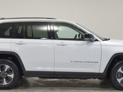 Used 2022 Jeep Grand Cherokee Limited 4xe image 12