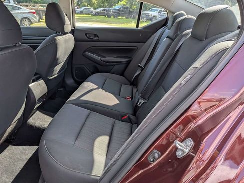 Used 2025 Nissan Altima 2.5 SV FWD image 13