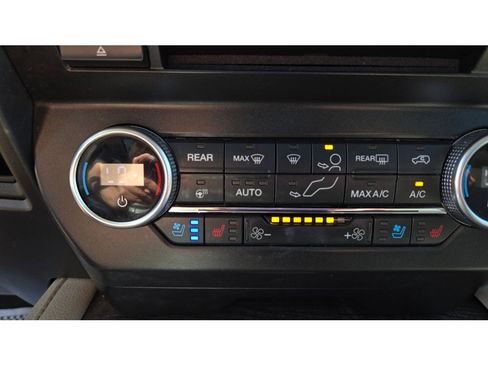 Used 2018 Ford Expedition Limited RWD image 35