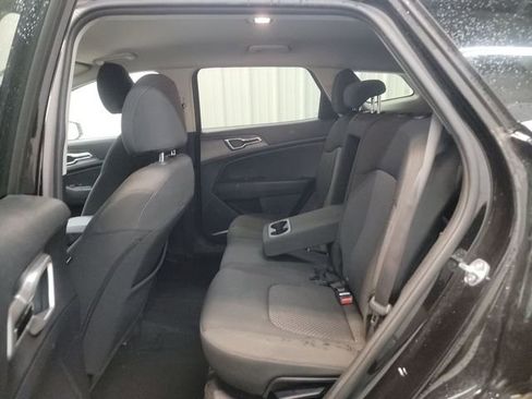 Used 2023 Kia Sportage LX image 7