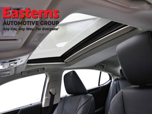 Used 2024 Lexus ES 250 w/ Premium Package image 36