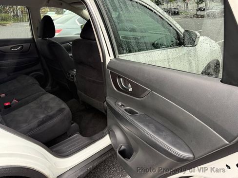 Used 2016 Nissan Rogue SV AWD/4WD image 9