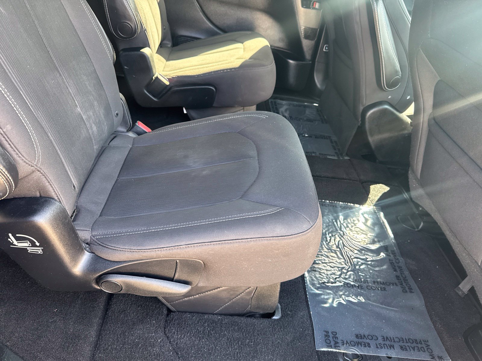 Used 2019 Chrysler Pacifica Touring Plus w/ Advanced Safetytec Group FWD image 17