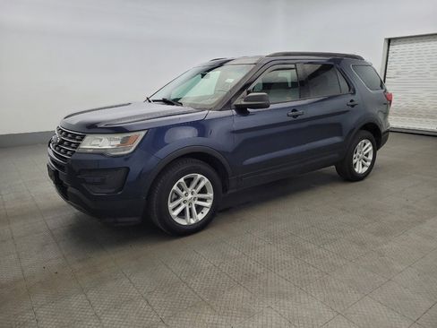 Used 2016 Ford Explorer image 2