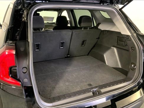 Used 2024 GMC Terrain SLE FWD image 4