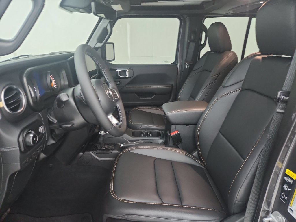 Used 2025 Jeep Wrangler Unlimited Sahara AWD/4WD image 20