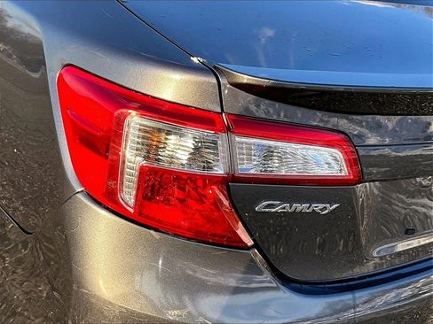 Used 2014 Toyota Camry SE image 24