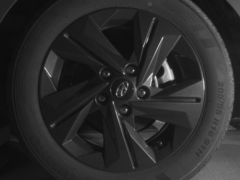 Used 2023 Hyundai Elantra SEL w/ Cargo Package image 15