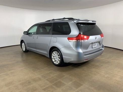 Used 2013 Toyota Sienna XLE AWD/4WD image 15