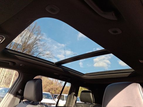 New 2025 Jeep Grand Cherokee Overland w/ Trailer Tow Package image 10