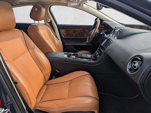 Used 2019 Jaguar XJ R-Sport image 22