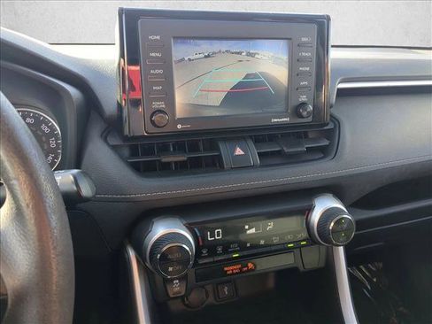 Used 2020 Toyota RAV4 LE image 14