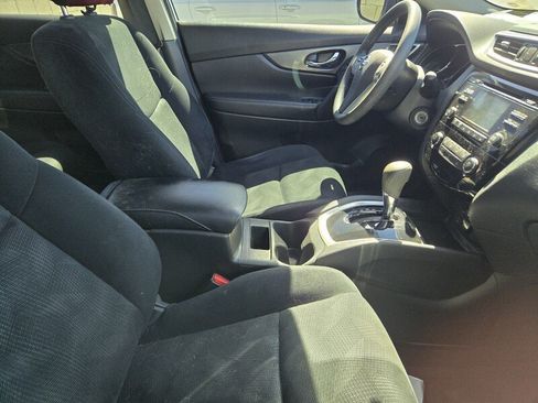 Used 2016 Nissan Rogue S AWD/4WD image 3