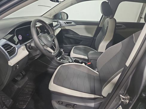 New 2026 Volkswagen Taos SE image 9