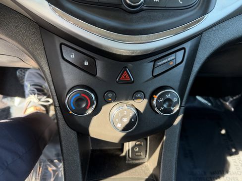 Used 2020 Chevrolet Sonic LT image 18