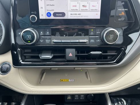 Used 2023 Toyota Highlander XLE image 20