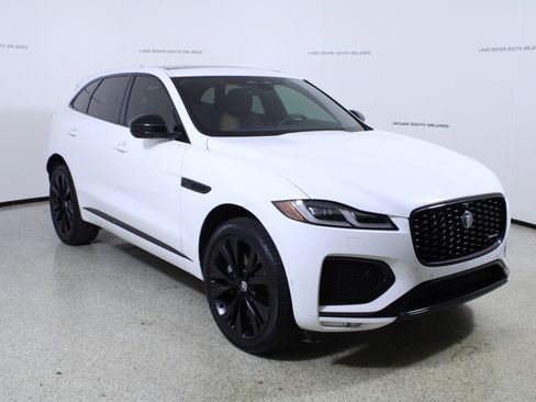Used 2025 Jaguar F-PACE R-Dynamic S image 3