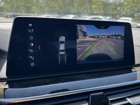 Used 2017 BMW 530i w/ Premium Package RWD image 17