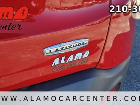 Used 2015 Jeep Renegade Latitude FWD image 12