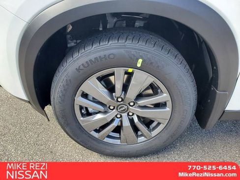 New 2025 Nissan Pathfinder SV image 7