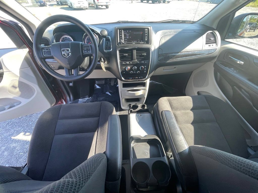 Used 2019 Dodge Grand Caravan SE w/ UConnect Hands-Free Group FWD image 3
