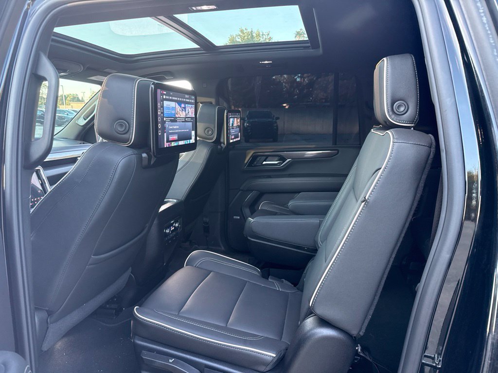 Used 2026 GMC Yukon XL Elevation w/ Elevation Premium Package AWD/4WD image 11