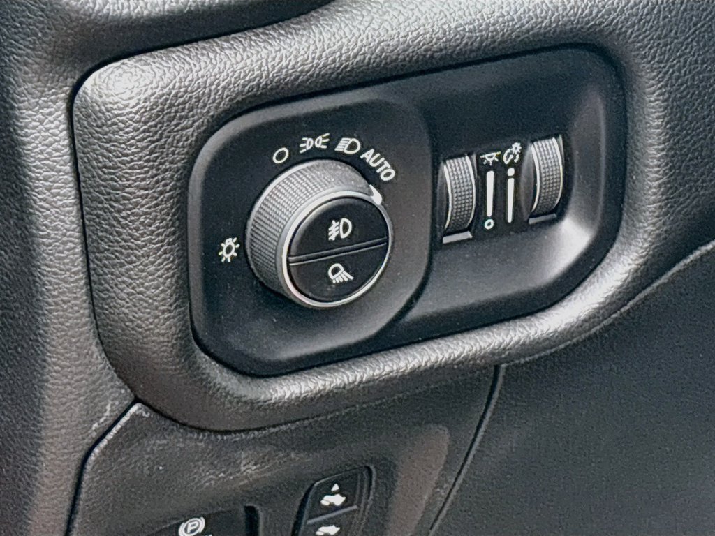 Used 2024 RAM 1500 Laramie AWD/4WD image 10