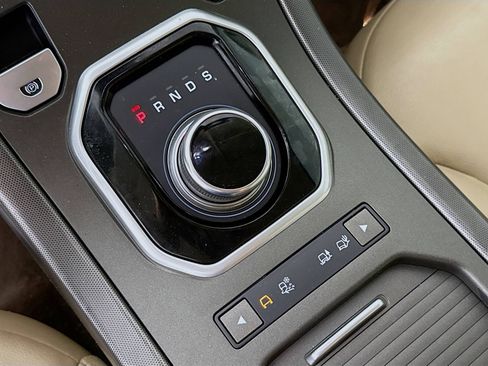 Used 2018 Land Rover Range Rover Evoque SE image 18