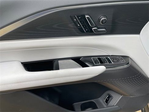 New 2025 Cadillac Lyriq Luxury image 18