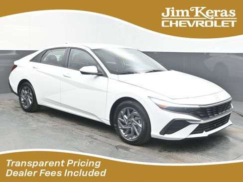 Used 2024 Hyundai Elantra SEL FWD image 1