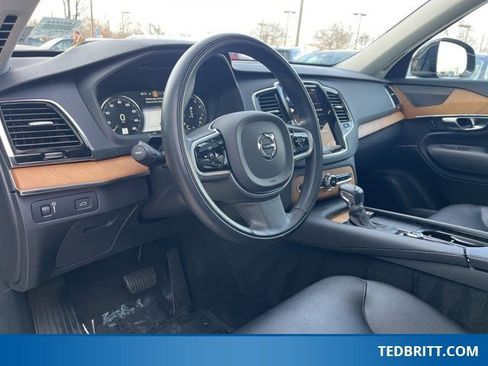Used 2021 Volvo XC90 T6 Momentum w/ Advanced Package image 25
