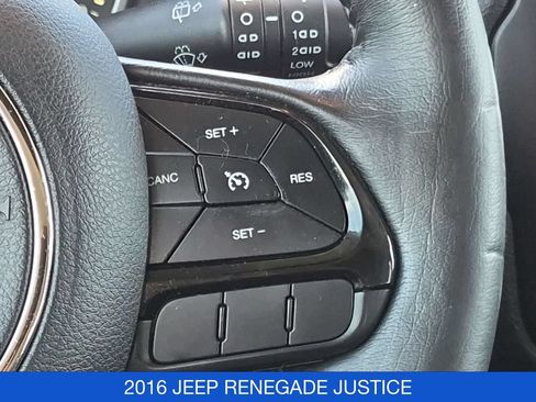Used 2016 Jeep Renegade Latitude AWD/4WD image 19