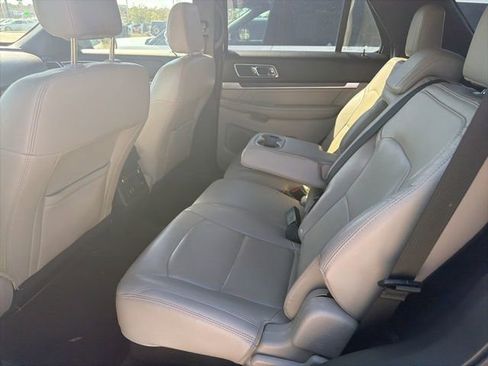 Used 2018 Ford Explorer Limited image 9