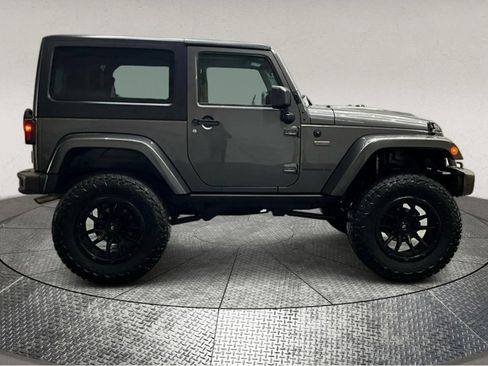 Used 2016 Jeep Wrangler Sahara image 9