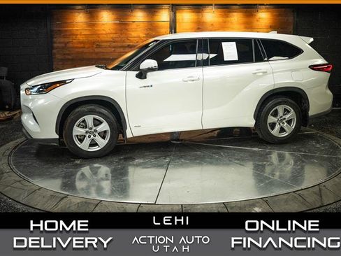 Used 2021 Toyota Highlander LE AWD/4WD image 1