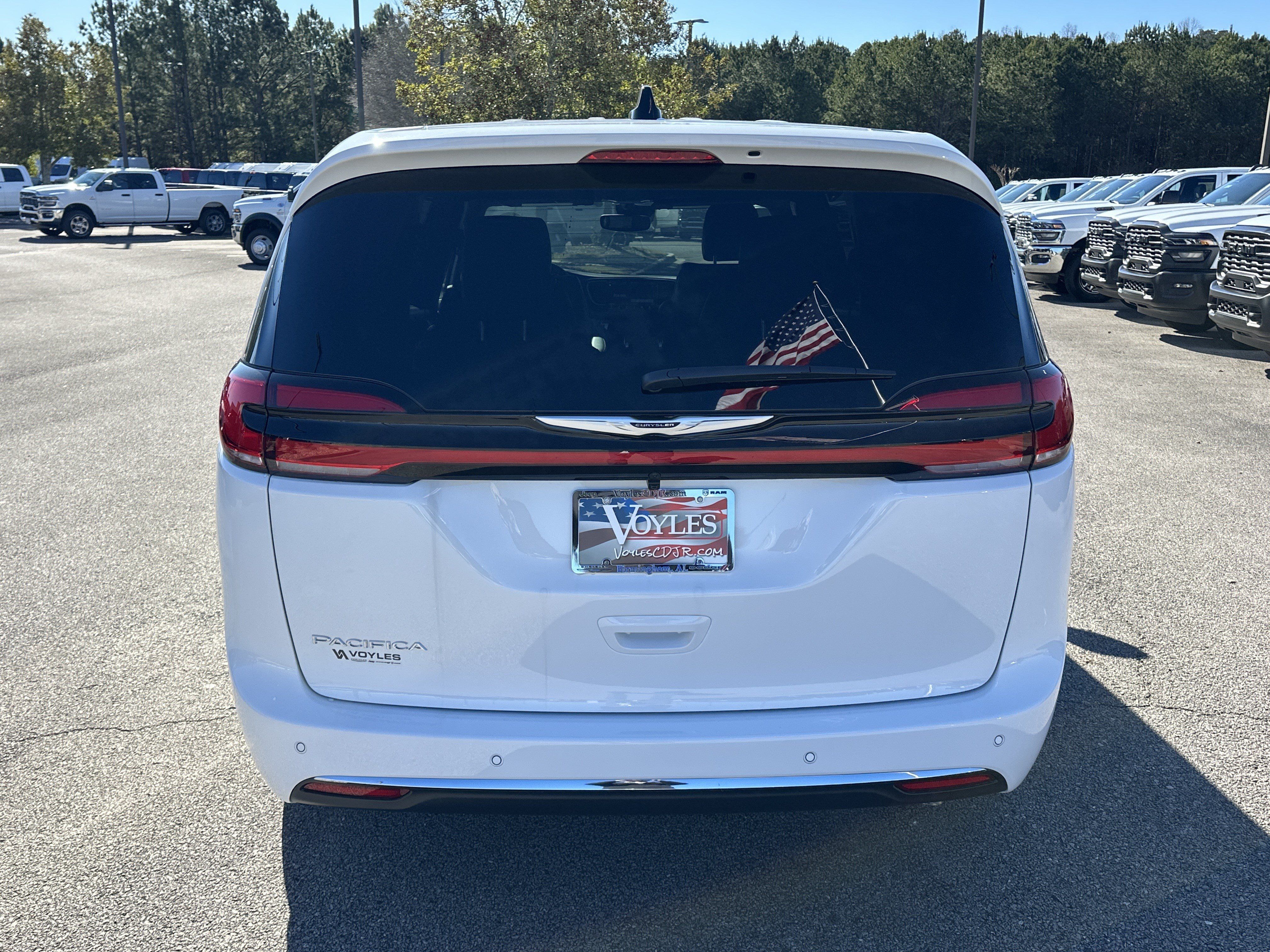 New 2026 Chrysler Pacifica Select FWD image 6